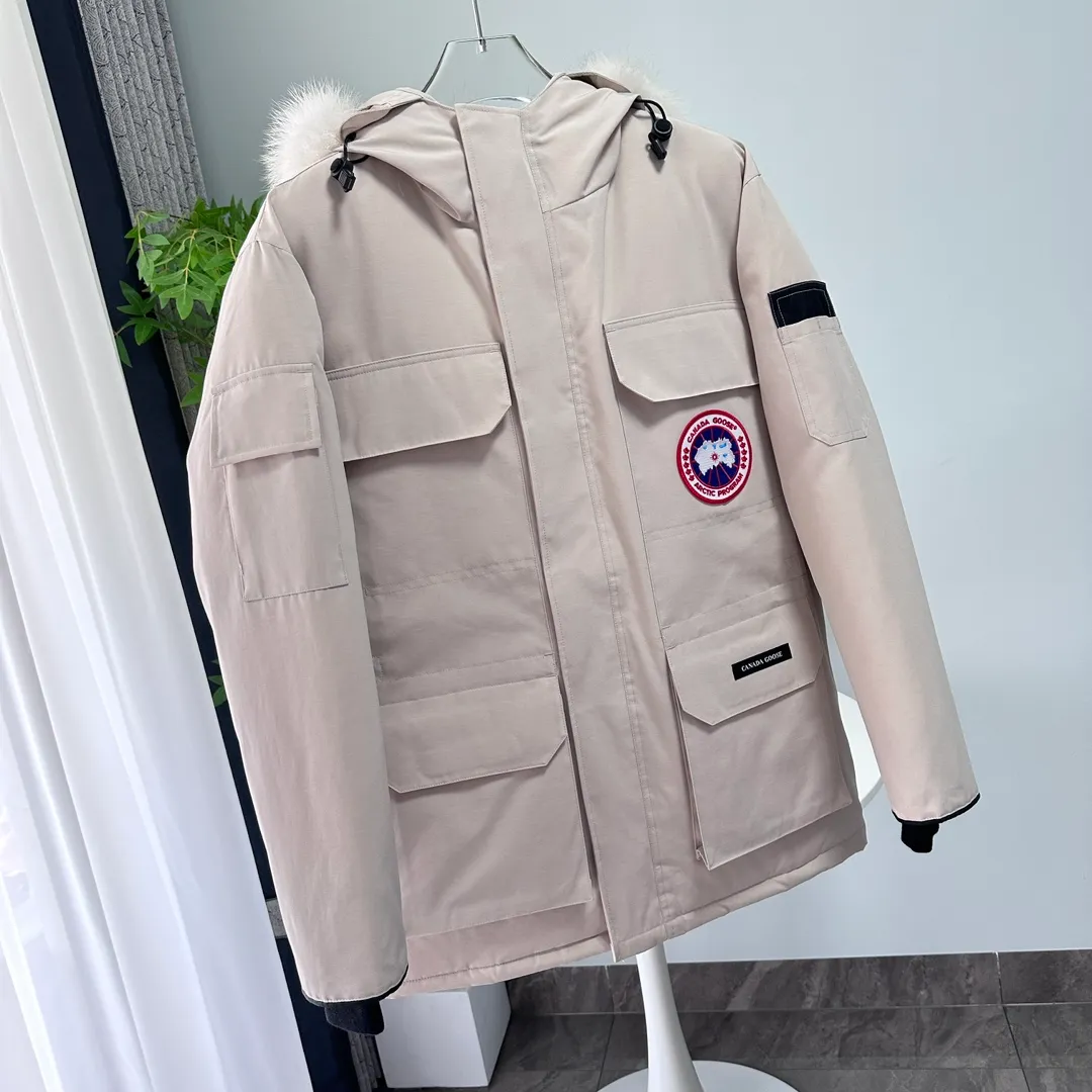 P700 CANADA GOOSE｜Canada Goose Expedition Parka｜Classic upgrade New 08 style Color: graphite gray, off-white, black, pink, navy blue, sky blue, Size: XS, S, M, L, XL, XXL, Product introduction Loose fit, multi-pocket design Larger size for free movement. 6 exterior pockets: 4 reversible front pockets, zippered side entry. There is a practical pocket on the left sleeve and a top pocket on the right sleeve. There is a drawstring on the inside of the waist and a logo patch on the back. The waist is designed with an inside drawstring, which can be adjusted to provide excellent warmth. Woven grab straps at upper back with “Expedition” logo patch • Hood with removable zipper trim, interchangeable hood trim for personalization and added protection (this jacket is not available with the classic hood trim) • Chin protection element has a tricot inner fabric for softness and comfort • Woven grab straps at upper back with “Expedition” logo patch • Internal drawstring at the waist, adjustable to provide excellent warmth •Snap-in rib knit cuffs for added comfort and optimal heat locking in •Stylish hanging inner straps allow the jacket to be carried over the shoulder, hands-free •Stowaway nylon stretch snow skirt for added protection •Two-way zipper covered fly with Velcro® snaps that unzips from the bottom for increased range of motion and breathability. A windproof fly is designed under the zipper for an extra layer of protection. • 6 exterior pockets: 4 two-way pockets on the front with top flap and Velcro® snaps, and zippered side entry. Utility pockets on left sleeve and right sleeve with top flap and velcro® snaps Internal pockets: 1 zipped pocket, 2 mesh drop-in pockets Embroidered Canada Goose logo